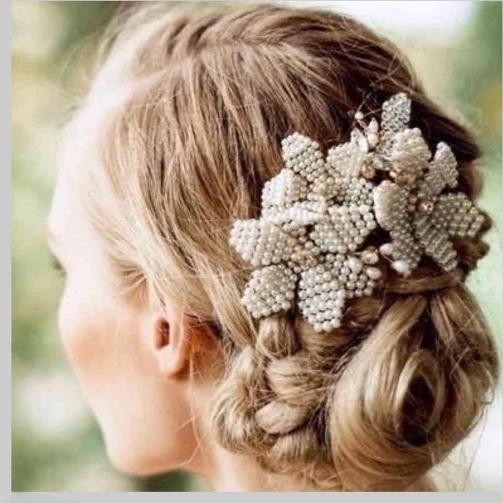 Elegant Pearl Floral Hair comb